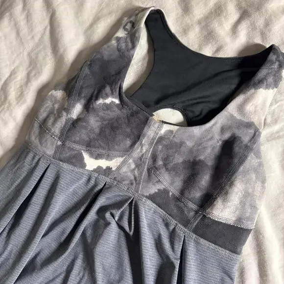 🤍 1 Lululemon Run: Your Heart Out Tank - Heathered Blurred Grey - Picture 3 of 9